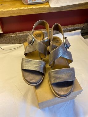 Sofft Metallica Pewter CORYN Sandals 9